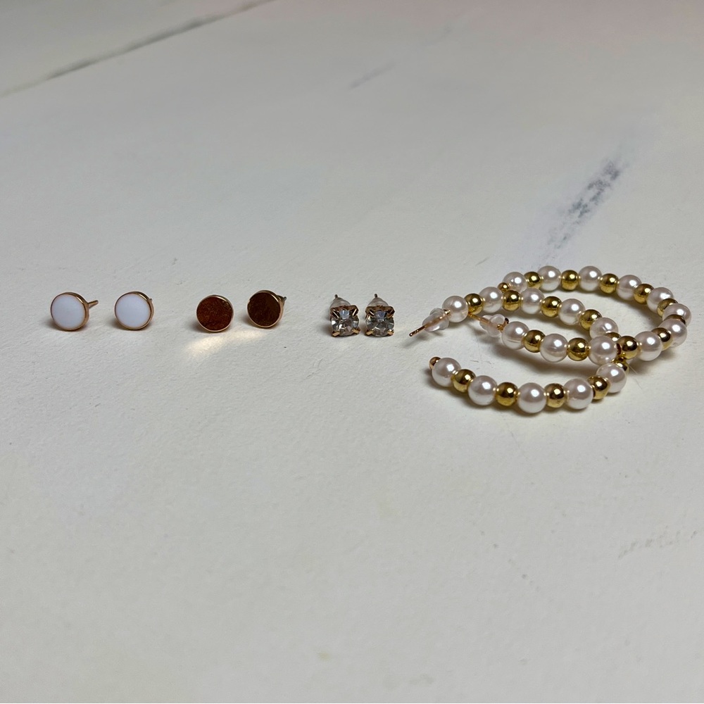 4 pairs of earrings